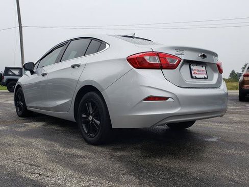 Used 2017 Chevrolet Cruze LT w/ Convenience Package FWD image 5