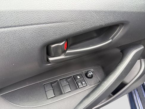 Used 2025 Toyota Corolla LE w/ LE Premium Package FWD image 11