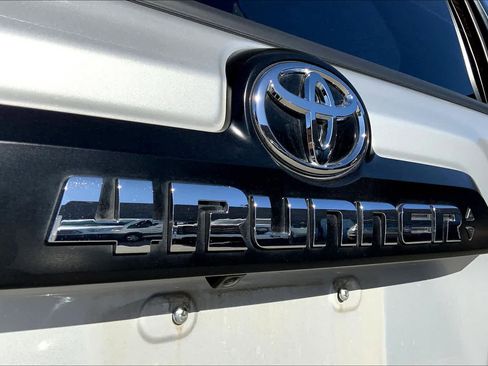 Used 2021 Toyota 4Runner TRD Off-Road Premium AWD/4WD image 30