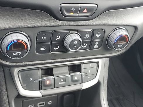 Certified 2023 GMC Terrain SLE w/ Driver Convenience Package FWD image 27