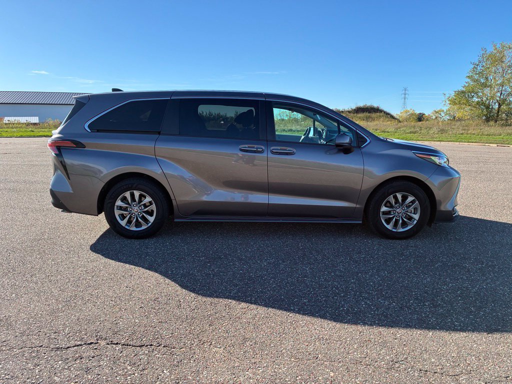 Used 2022 Toyota Sienna LE FWD 360° Tour