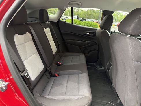 Used 2026 Chevrolet Trax LS w/ LS Convenience Package FWD image 31