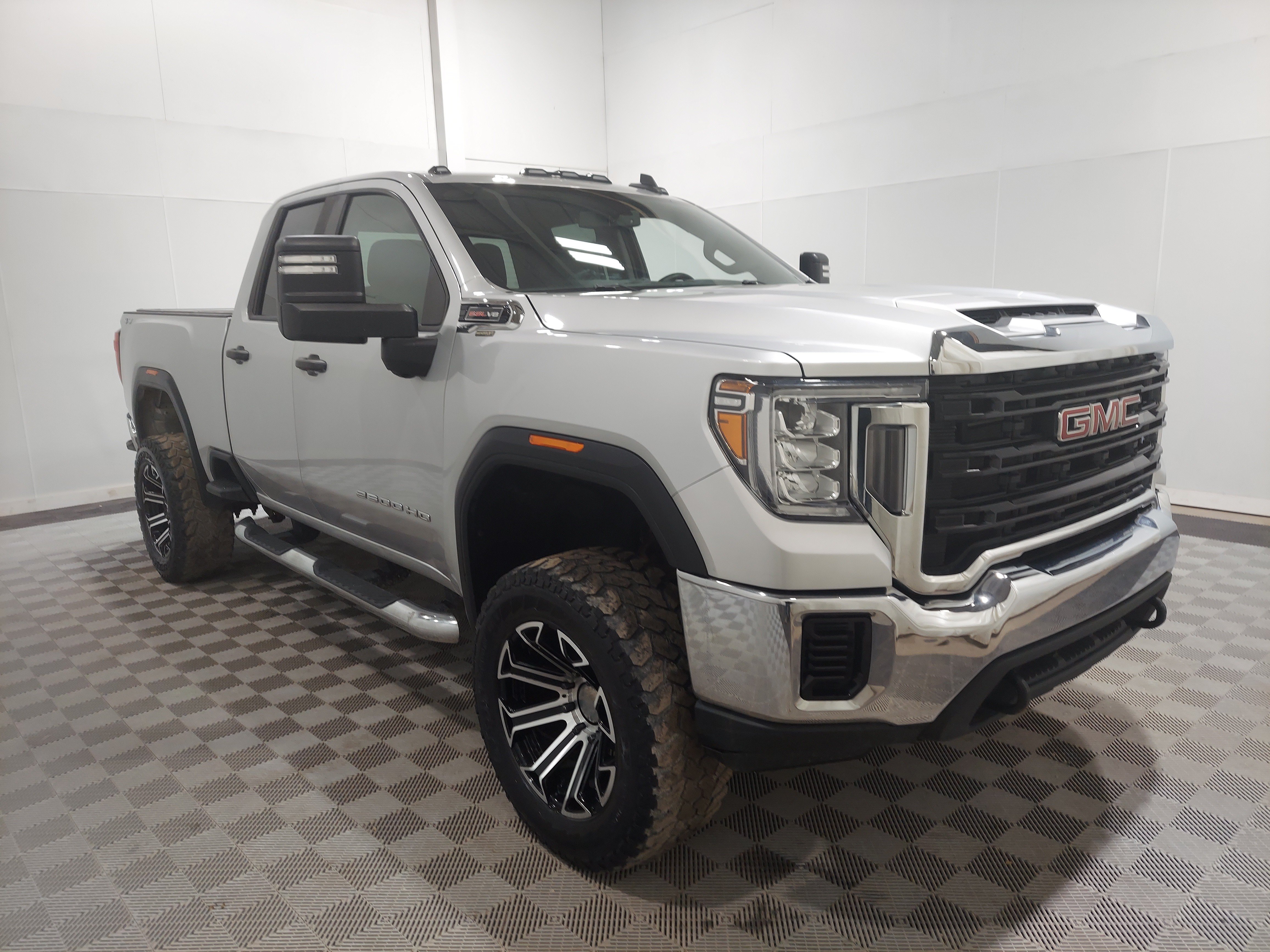 Used 2022 GMC Sierra 2500 Pro w/ Convenience Package AWD/4WD image 4