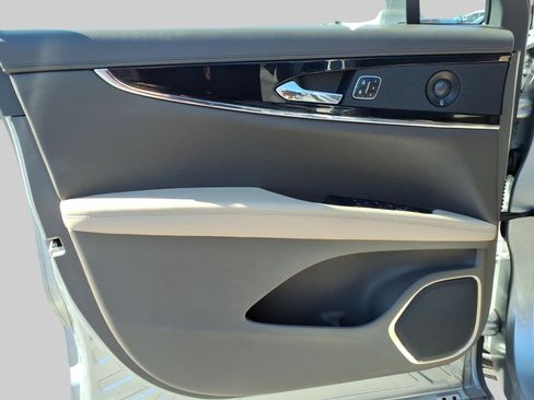 Used 2023 Lincoln Nautilus Reserve w/ Luxury Package image 19