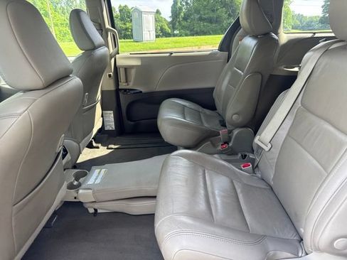Used 2019 Toyota Sienna XLE FWD image 15