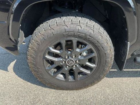 Used 2023 Toyota Tundra Platinum AWD/4WD image 9