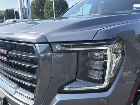 Used 2022 GMC Yukon XL AT4 AWD/4WD image 6
