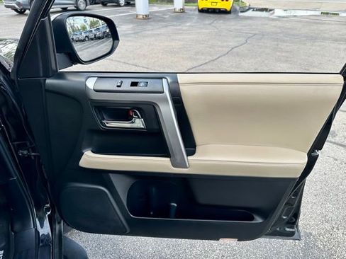 Used 2018 Toyota 4Runner SR5 Premium AWD/4WD image 22
