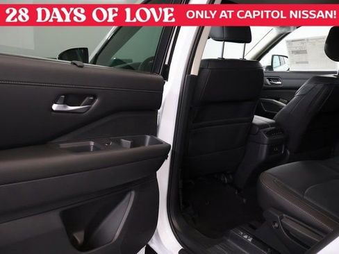 New 2025 Nissan Pathfinder SL image 27