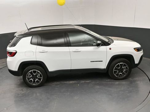 Used 2025 Jeep Compass Trailhawk AWD/4WD image 24