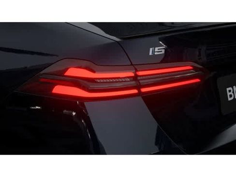 New 2026 BMW i5 eDrive40 w/ M Sport Package image 8