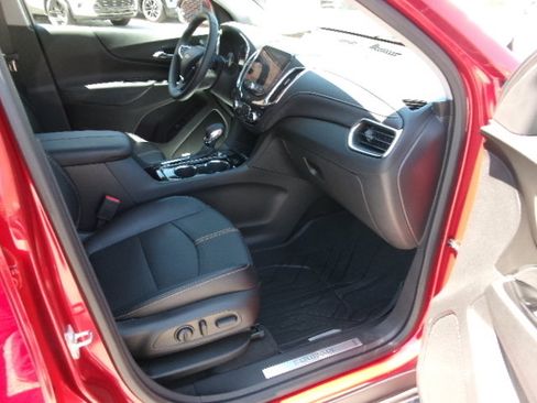 Used 2024 Chevrolet Equinox Premier image 11