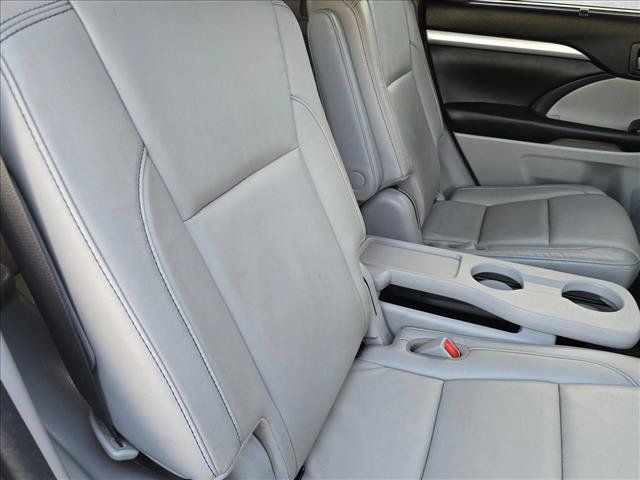 Used 2018 Toyota Highlander XLE AWD/4WD image 20