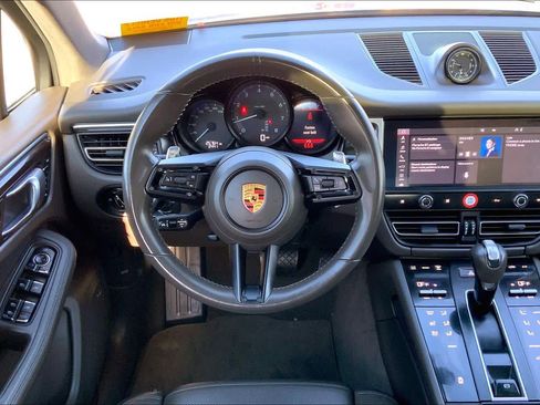 Used 2023 Porsche Macan image 6