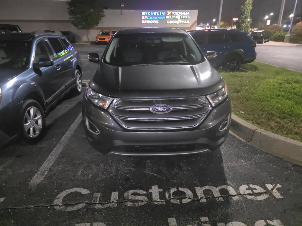 Used 2017 Ford Edge Titanium w/ Technology Package FWD image 2
