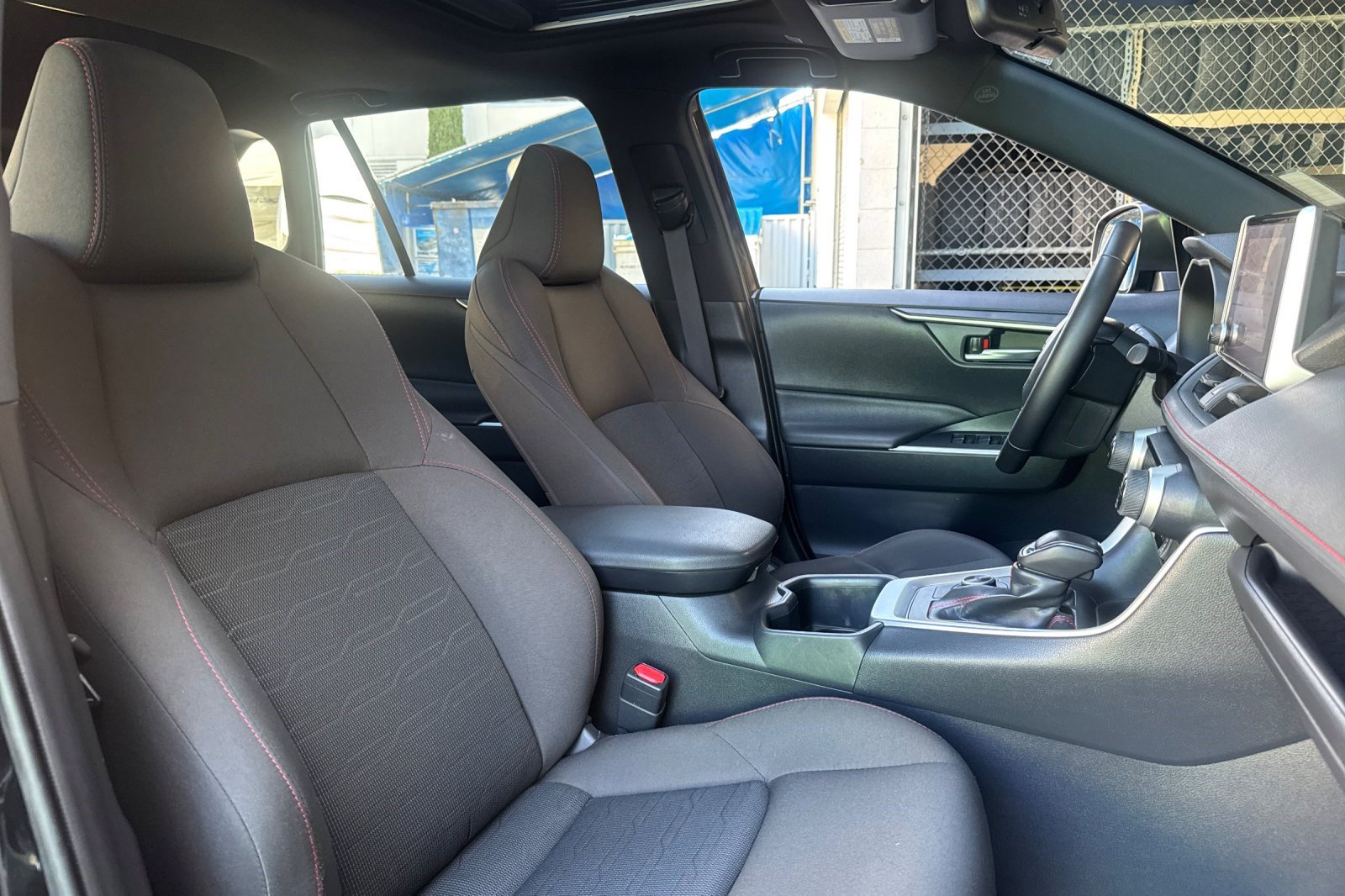Used 2025 Toyota RAV4 SE AWD/4WD image 28