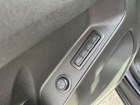 Used 2021 Chevrolet Equinox Premier image 25