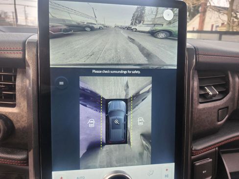 Used 2023 Ford Expedition Limited image 16