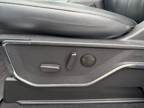 Used 2023 Ford F150 Lariat w/ Trailer Tow Package image 17