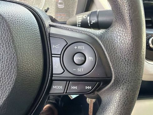 Used 2020 Toyota Corolla LE FWD image 24