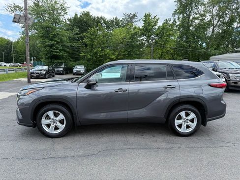 Used 2022 Toyota Highlander LE image 4