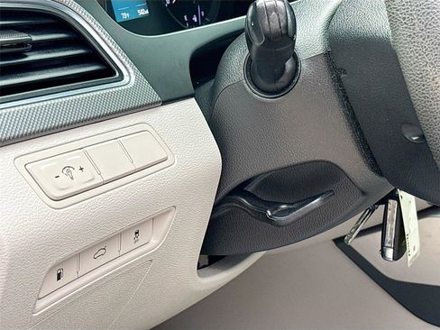 Used 2015 Hyundai Sonata SE image 11