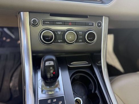 Used 2017 Land Rover Range Rover Sport SE image 19