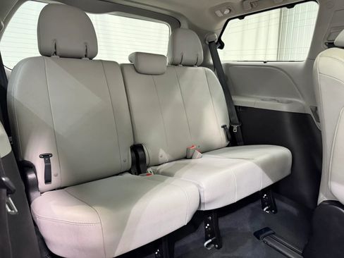 Used 2019 Toyota Sienna Limited Premium AWD/4WD image 18
