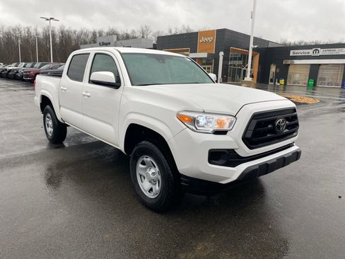 Used 2023 Toyota Tacoma SR image 1