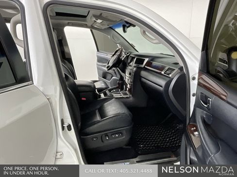Used 2013 Lexus LX 570 4WD w/ Luxury Pkg image 14