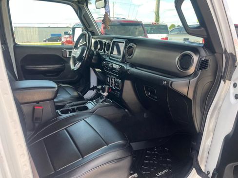 Used 2020 Jeep Gladiator Sport w/ Quick Order Package 24S AWD/4WD image 13