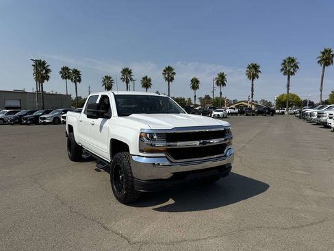 Used 2018 Chevrolet Silverado 1500 LT w/ Trailering Package image 3