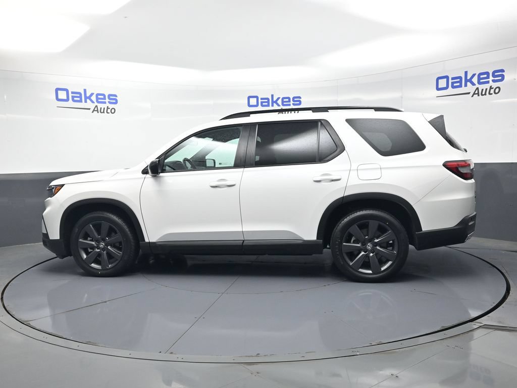 Used 2025 Honda Pilot Sport image 4