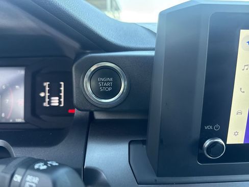 Used 2025 Toyota 4Runner SR5 AWD/4WD image 31