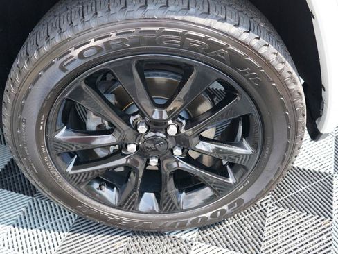 Used 2019 Jeep Grand Cherokee Altitude AWD/4WD image 23
