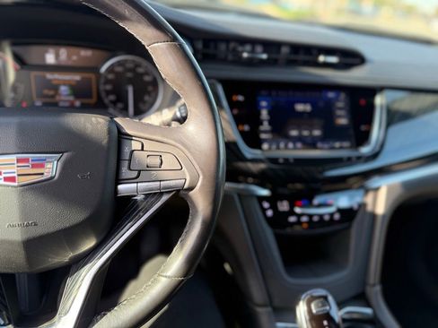 Used 2023 Cadillac XT6 Premium Luxury image 8