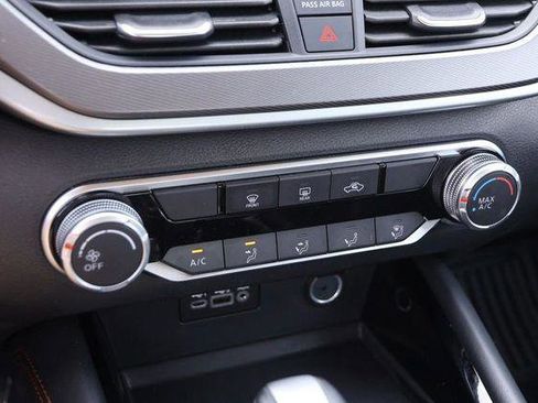 Used 2025 Nissan Altima 2.5 SR FWD image 17