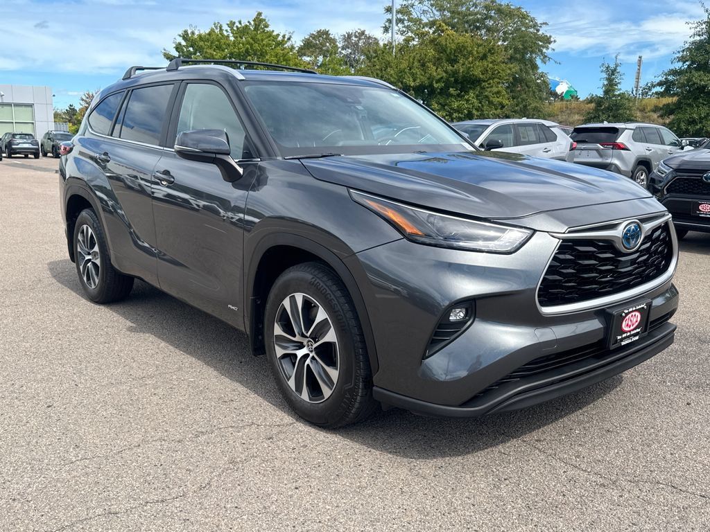 Used 2023 Toyota Highlander XLE AWD/4WD image 11