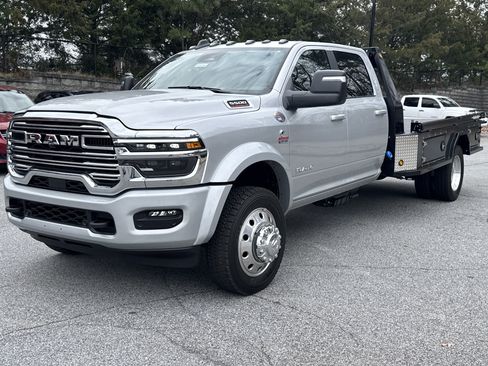 New 2026 RAM 5500 4x4 Crew Cab w/ Laramie Trim Package image 8