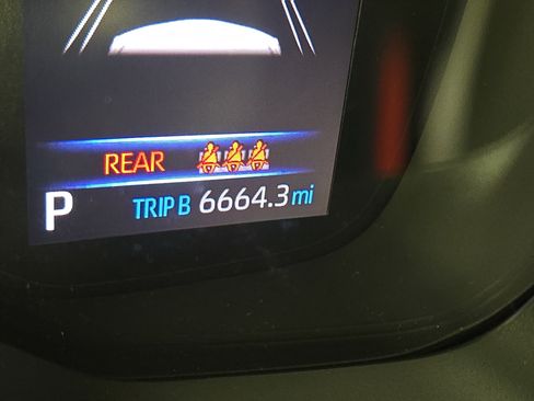 Used 2021 Toyota Corolla LE image 18