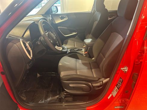Used 2025 Kia Soul LX w/ LX Technology Package image 27