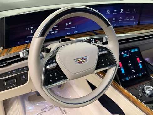 Certified 2025 Cadillac Escalade ESV Sport Platinum w/ LPO, ONYX Package AWD/4WD image 10