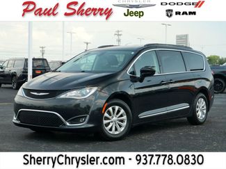 Used 2017 Chrysler Pacifica Touring-L image 1