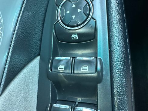 Used 2017 Ford Explorer XLT w/ Equipment Group 202A AWD/4WD image 27