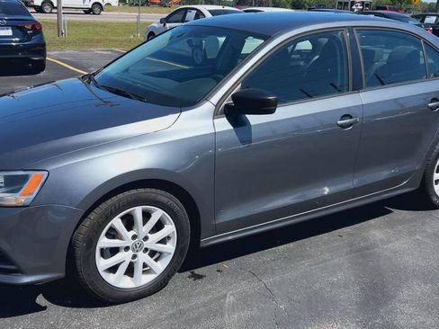 Used 2015 Volkswagen Jetta SE FWD image 4