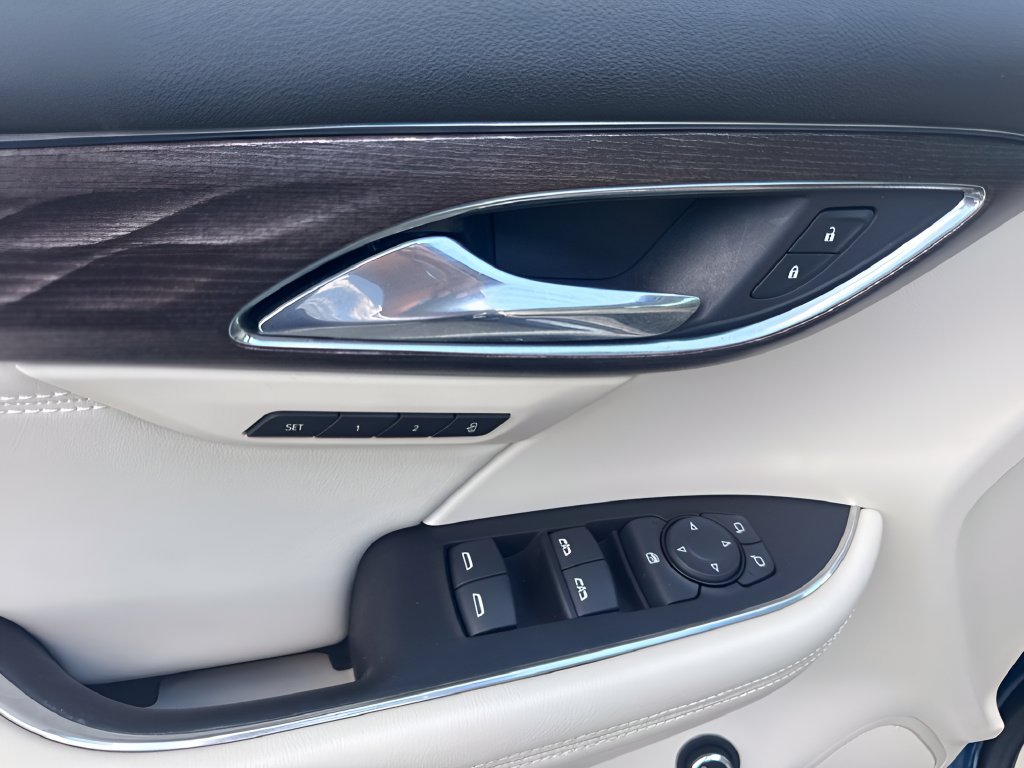 Used 2022 Buick Envision Avenir w/ Technology Package II FWD image 24