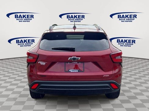 Used 2024 Chevrolet Trax RS w/ Driver Confidence Package FWD image 4