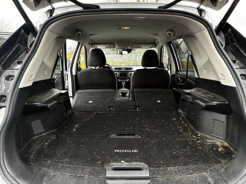 Used 2020 Nissan Rogue SV image 29