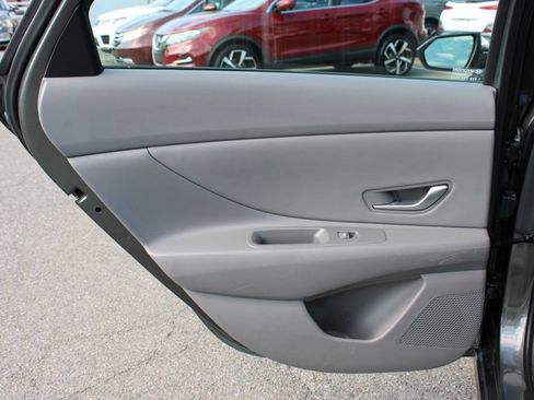 Used 2025 Hyundai Elantra Sport FWD image 12