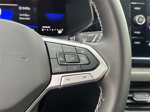 Certified 2024 Volkswagen Taos SE w/ Panoramic Sunroof Package image 17